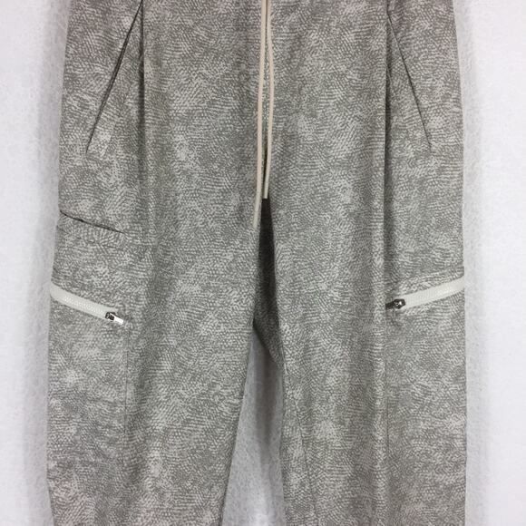 Athleta Venture Joggers Size 4 Printed Pant Viper Grey Workout Stretch Comfy - Picture 9 of 16